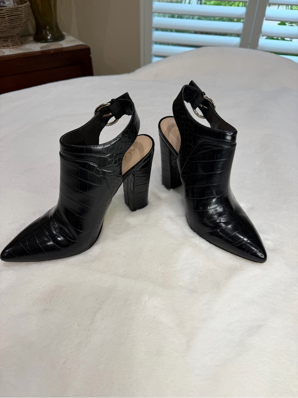 Aldo Black Croc-Embossed Pointed Block Heel Ankle Booties Size 8.5